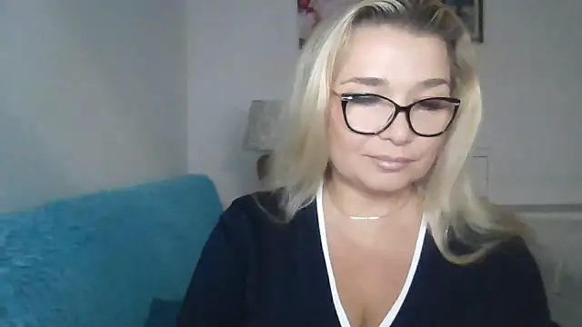 Snapshot of Myrienna chatting on 30, 9, 2025 Myrienna online show from 30, 9, 2025