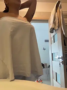 Snapshot of AylinHazellx chatting on 24, 10, 2025 AylinHazellx online show from 24, 10, 2025