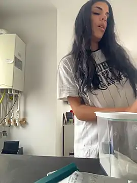 Snapshot of AylinHazellx chatting on 26, 10, 2025 AylinHazellx online show from 26, 10, 2025