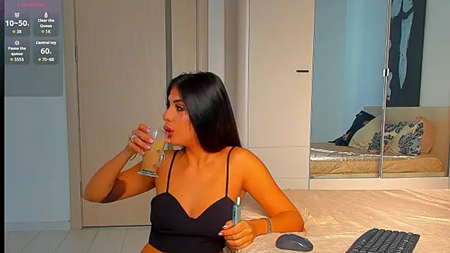 Snapshot of AylinHazellx chatting on 24, 11, 2025 AylinHazellx online show from 24, 11, 2025