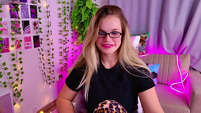 KellyHayden online show from 15, 11, 2025