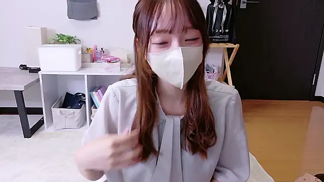 saku sakura  online show from 13, 10, 2025