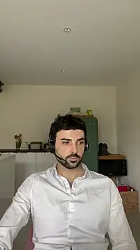 Snapshot of eauminerale chatting on 13, 3, 2026 eauminerale online show from 13, 3, 2026