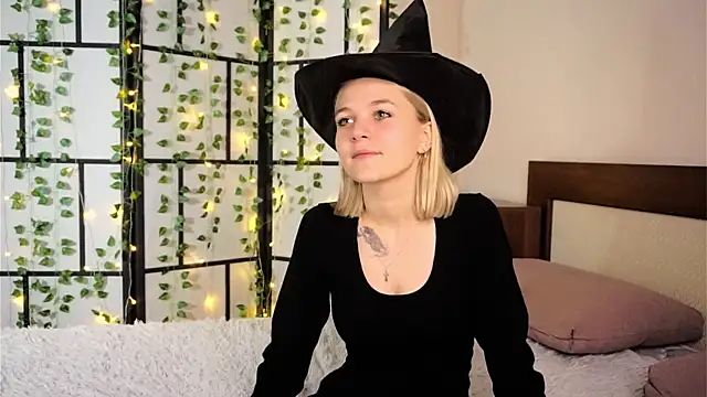 KelleDomin online show from 18, 10, 2025