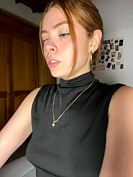 Snapshot of Bleer_Rousse chatting on 7, 11, 2025 Bleer Rousse online show from 7, 11, 2025