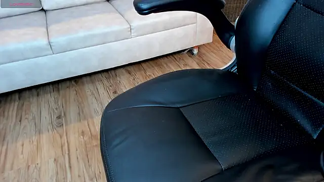 Snapshot of Karol_Yanil chatting on 12, 11, 2025 Karol Yanil online show from 12, 11, 2025