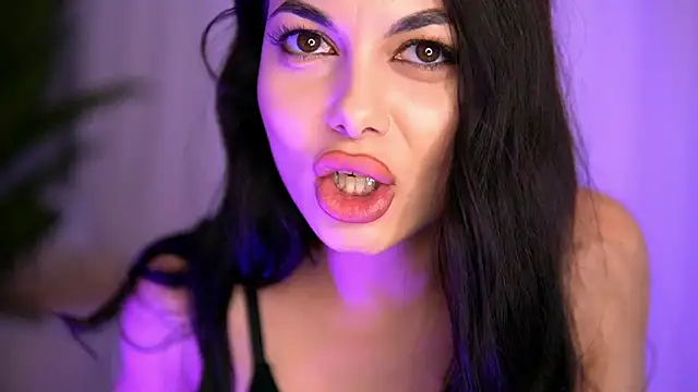 Snapshot of SierraVyx chatting on 6, 11, 2025 SierraVyx online show from 6, 11, 2025