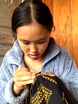 Mai lovely online show from 28, 10, 2025