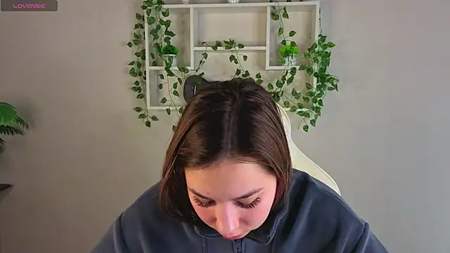 Al1ice Moures online show from 13, 11, 2025