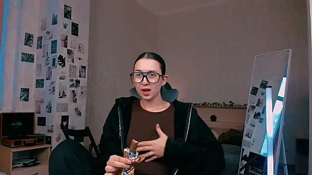 raviolly046 online show from 16, 10, 2025