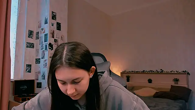 raviolly046 online show from 18, 10, 2025