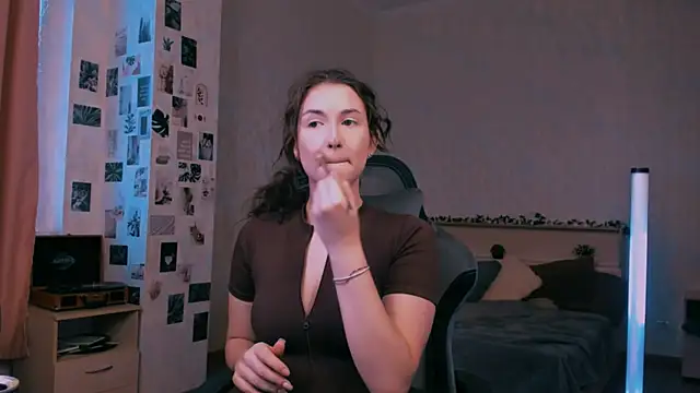 raviolly046 online show from 27, 10, 2025