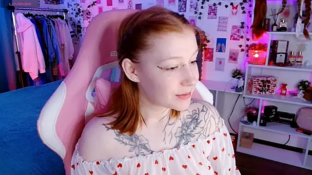 Ayla Hicks online show from 10, 11, 2025