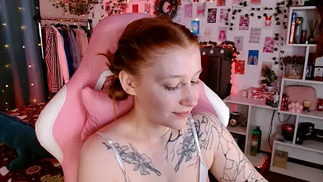 Ayla Hicks online show from 13, 12, 2025