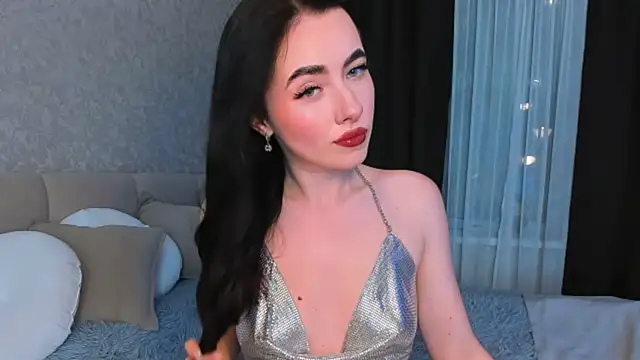 Milla Moore online show from 7, 10, 2025