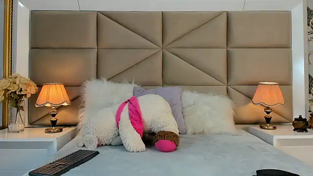 MayaDeLuca online show from 13, 12, 2025