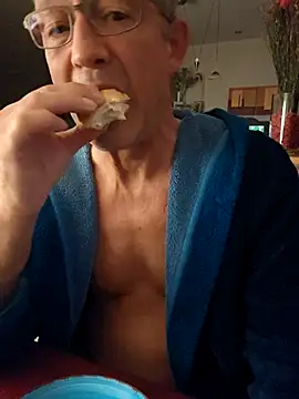 Snapshot of TommyTom76 chatting on 22, 10, 2025 TommyTom76 online show from 22, 10, 2025