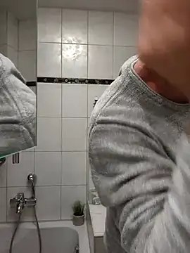 Snapshot of TommyTom76 chatting on 24, 10, 2025 TommyTom76 online show from 24, 10, 2025