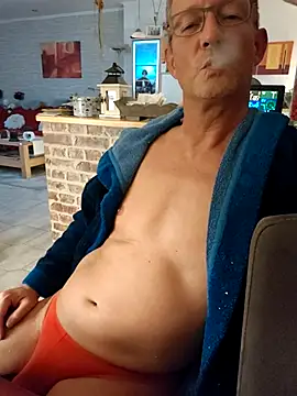 Snapshot of TommyTom76 chatting on 8, 11, 2025 TommyTom76 online show from 8, 11, 2025