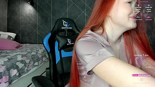 Red FoxGirl online show from 24, 10, 2025