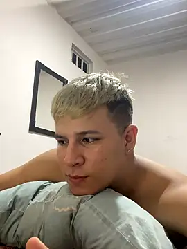 Danner Isaza online show from 2, 10, 2025