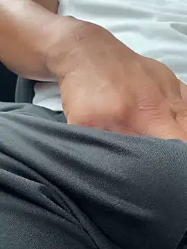 Snapshot of queen_slave1221 chatting on 1, 10, 2025 queen slave1221 online show from 1, 10, 2025