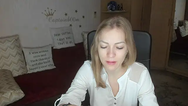 Tiffany Bates online show from 30, 10, 2025