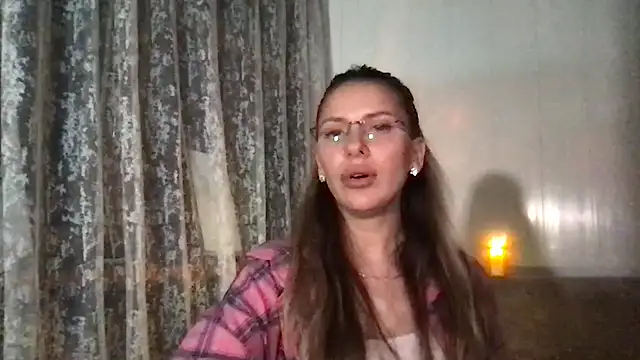 Snapshot of Ceryanna chatting on 23, 11, 2025 Ceryanna online show from 23, 11, 2025