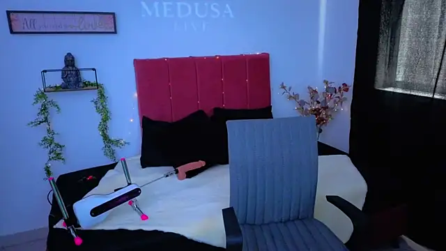 pequitasmedusa9 online show from 27, 10, 2025