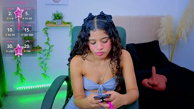 pequitasmedusa9 online show from 12, 11, 2025