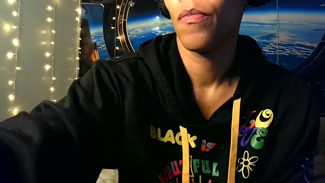 Snapshot of MrsToniTone chatting on 5, 12, 2025 MrsToniTone online show from 5, 12, 2025