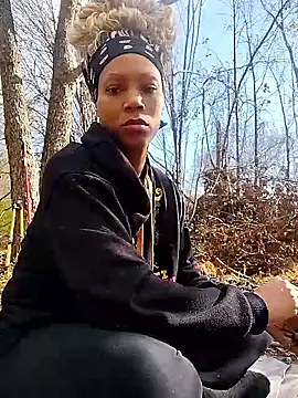 Snapshot of MrsToniTone chatting on 21, 12, 2025 MrsToniTone online show from 21, 12, 2025