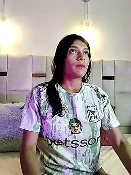 AelithEscarlata online show from 13, 11, 2025