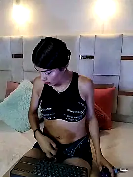 AelithEscarlata online show from 19, 11, 2025