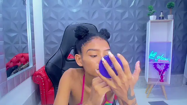 adisson petite1 online show from 10, 1, 2026