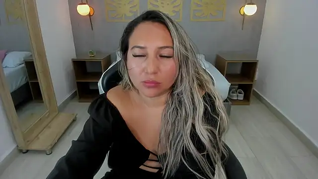 kiara mirren online show from 3, 10, 2025