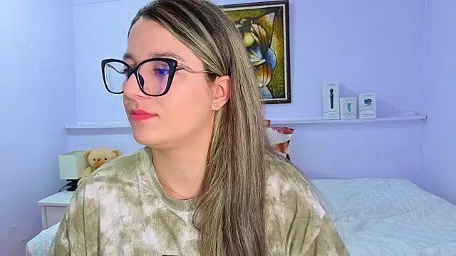 Snapshot of katiaa_lovv chatting on 9, 10, 2025 katiaa lovv online show from 9, 10, 2025