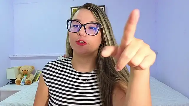 Snapshot of katiaa_lovv chatting on 10, 10, 2025 katiaa lovv online show from 10, 10, 2025