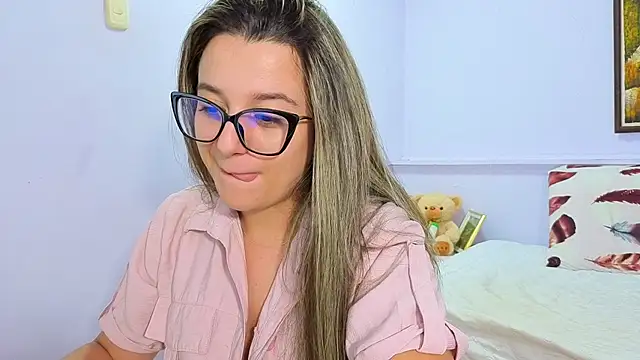 Snapshot of katiaa_lovv chatting on 11, 10, 2025 katiaa lovv online show from 11, 10, 2025