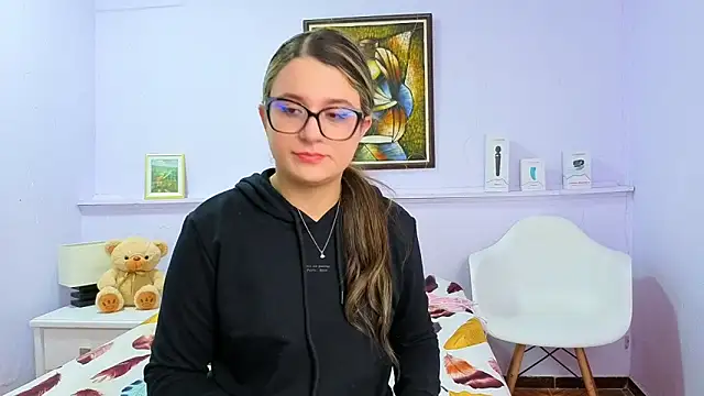 Snapshot of katiaa_lovv chatting on 17, 10, 2025 katiaa lovv online show from 17, 10, 2025