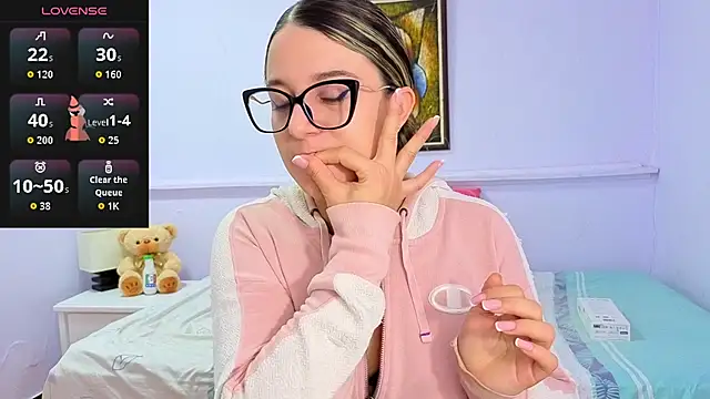 Snapshot of katiaa_lovv chatting on 30, 10, 2025 katiaa lovv online show from 30, 10, 2025