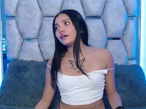 Snapshot of AnalyMilles chatting on 18, 10, 2025 AnalyMilles online show from 18, 10, 2025