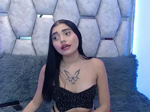 Snapshot of AnalyMilles chatting on 28, 10, 2025 AnalyMilles online show from 28, 10, 2025