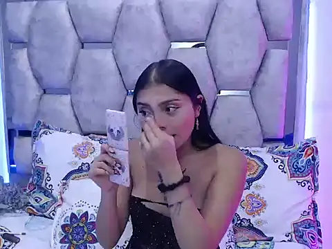 Snapshot of AnalyMilles chatting on 22, 11, 2025 AnalyMilles online show from 22, 11, 2025