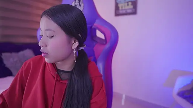 Zoe Skyler online show from 25, 11, 2025