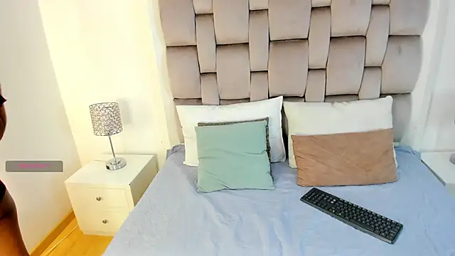 Snapshot of ChikiBom28 chatting on 9, 10, 2025 ChikiBom28 online show from 9, 10, 2025