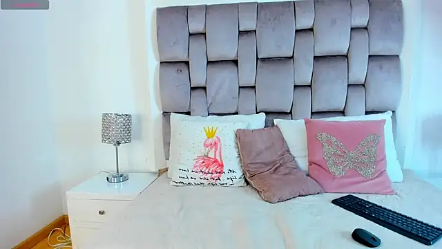 Snapshot of ChikiBom28 chatting on 12, 10, 2025 ChikiBom28 online show from 12, 10, 2025