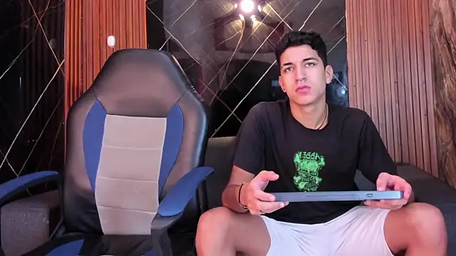 Snapshot of Stiben_boy chatting on 4, 12, 2025 Stiben boy online show from 4, 12, 2025