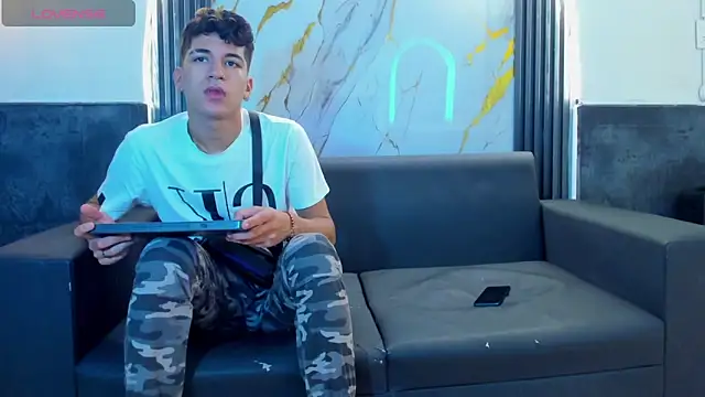 Snapshot of Stiben_boy chatting on 15, 12, 2025 Stiben boy online show from 15, 12, 2025