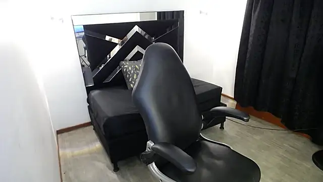 MarianaRojas  online show from 1, 2, 2026